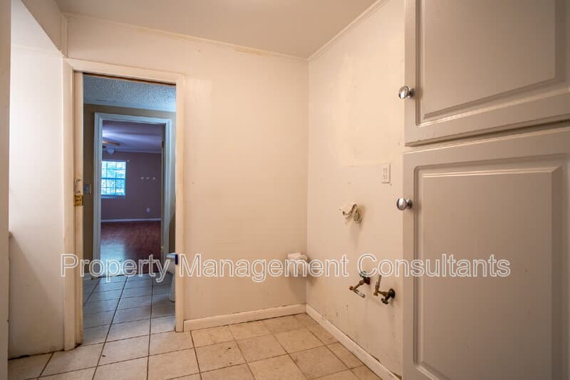 Huntsville House: 6604 Willow Ridge Road Northwest