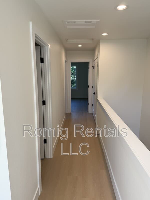 Vancouver House: 2111 E Mill Plain Blvd - A