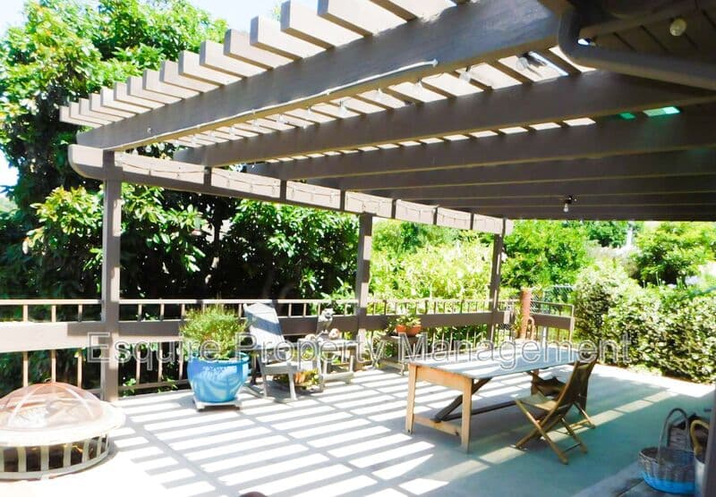 SOMIS House: 5875 N GREENTREE DR