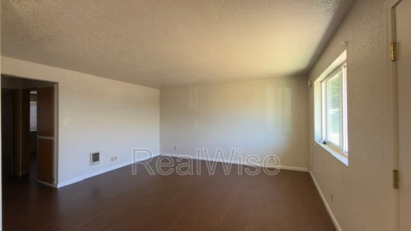 Sutherlin Condo: 415 W First Ave