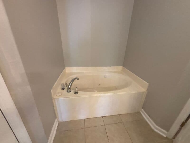 Cordova House: 1605 Far Dr