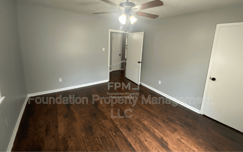 Memphis House: 137 South Fenwick Road
