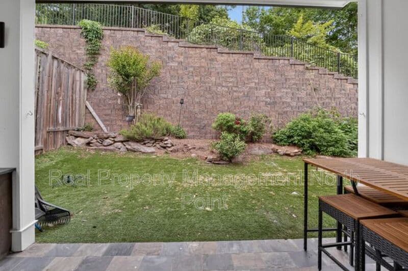 Roswell House: 94 Oxbo Rd