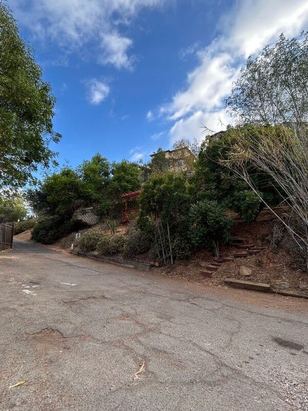 La Mesa House: 4040 Yale Ave