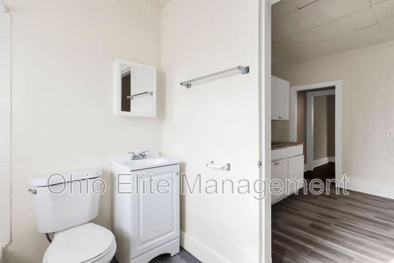 Columbus House: 2709 Sullivant Ave