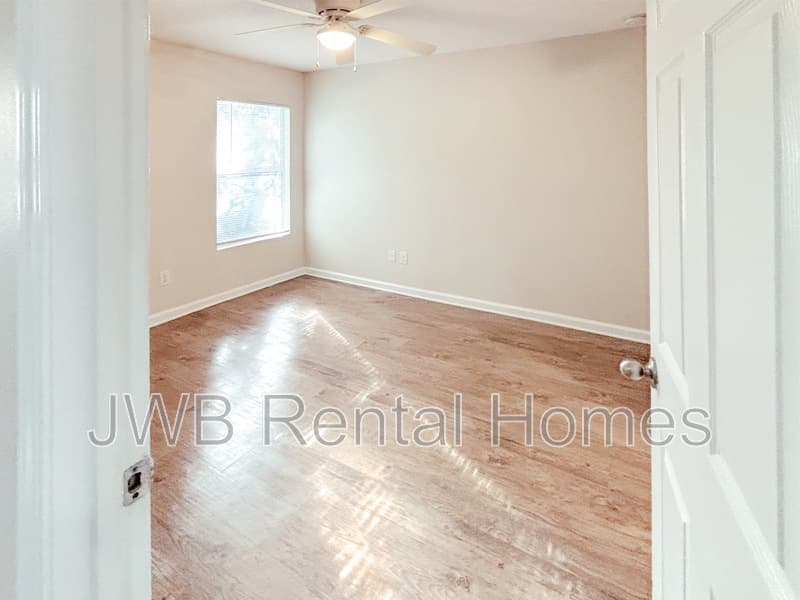 Jacksonville House: 2833 Circle St E