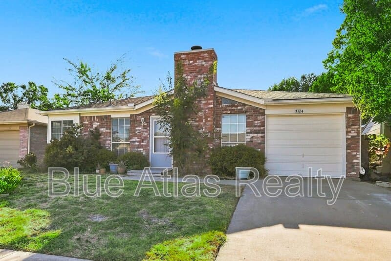 Fort Worth House: 7124 Wagonwheel Road