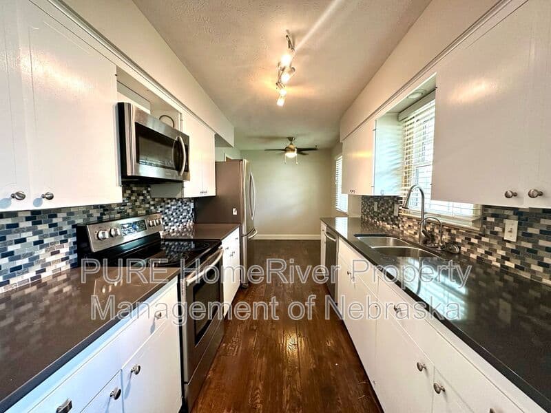 Omaha House: 12143 Ohern St