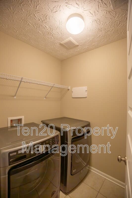 Columbus House: 6061 Townes Way