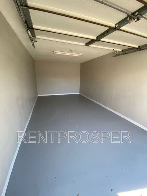 Melbourne House: Coral Gardens Garage 16