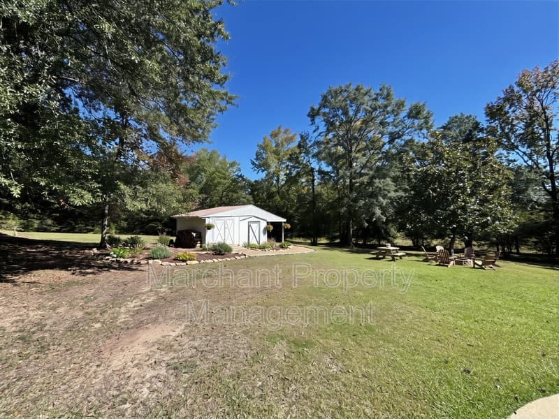 Travelers Rest House: 16 Farmington Trail