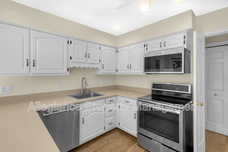 Alexandria House: 2206 Fort Ward Pl