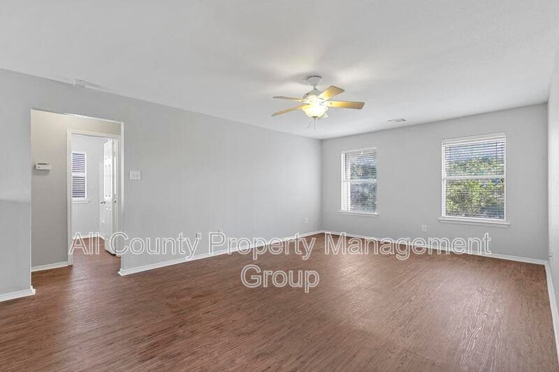 Fort Worth House: 813 Jockey Club Lane
