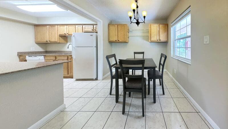 Seminole Condo: 8300 Bardmoor Boulevard - 210