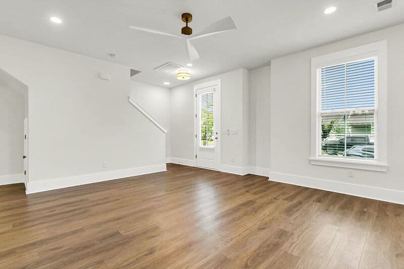 Summerville Townhome: 254 Symphony Ave