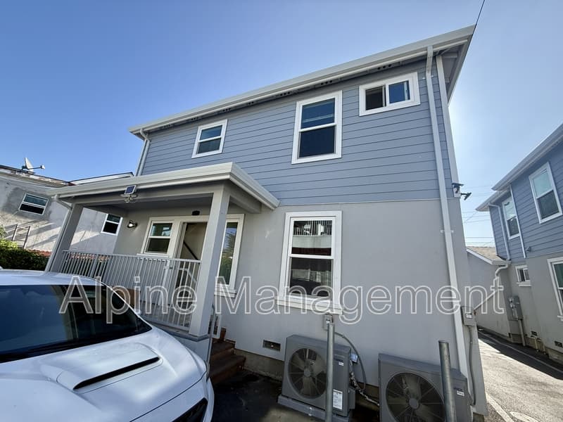 Oakland House: 1437B 48th Avenue