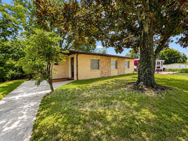 Jacksonville House: 10415 Briarcliff Rd E