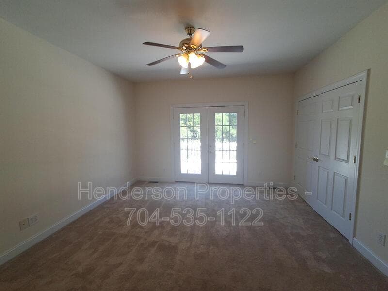 Norwood House: 5560 Old Thompson Rd