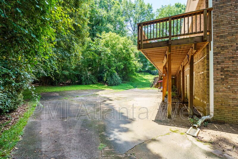 Sandy Springs House: 2215 Spalding Drive