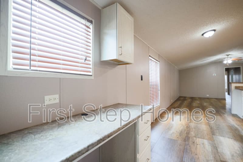 Tyler House: 1114 Tres Picos St
