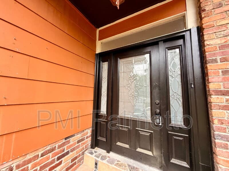 Columbia House: 7348 Parkview Drive