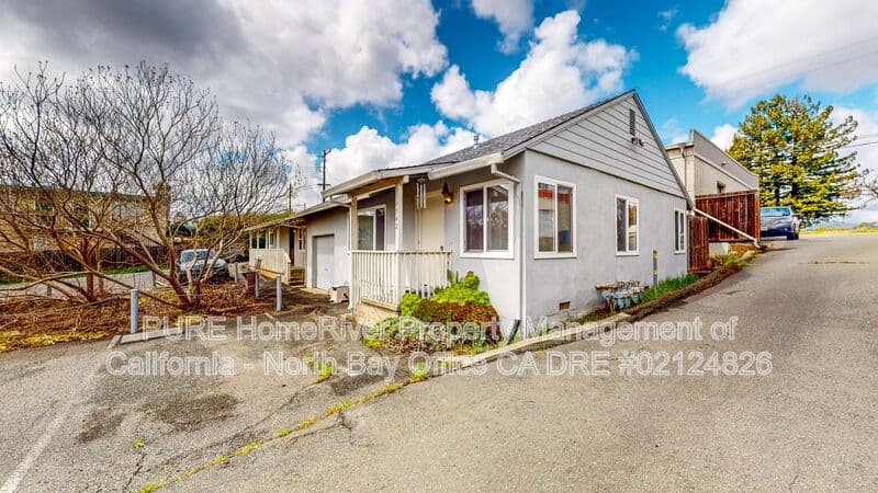 Santa Rosa House: 4942 Sonoma Hwy