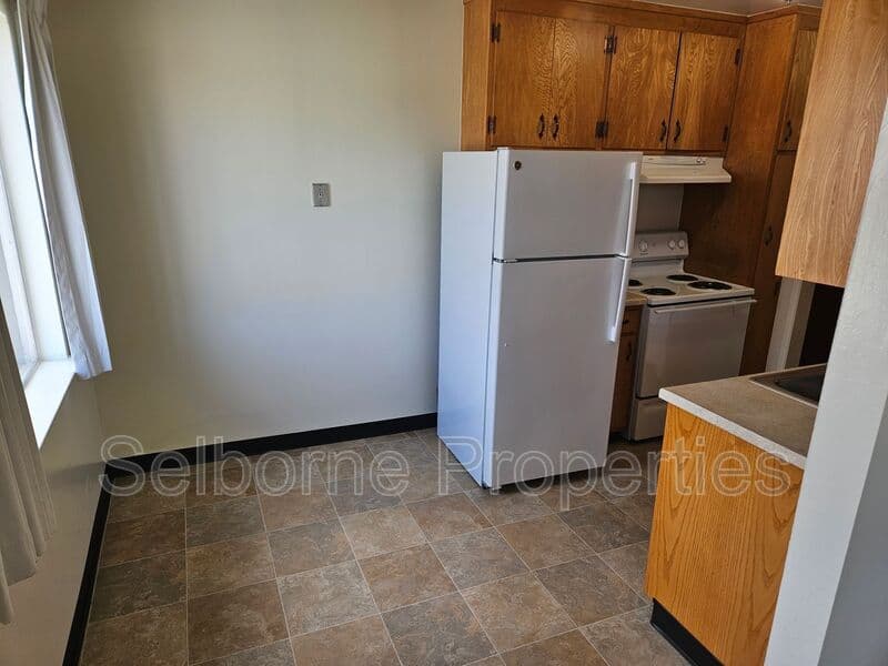 Oakland House: 2500 Ivy Dr.
