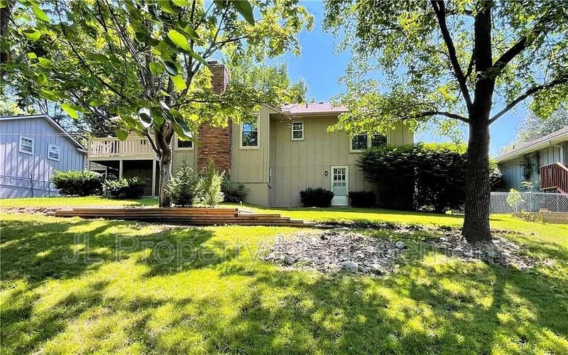 Overland Park House: 10020 Oakridge Drive