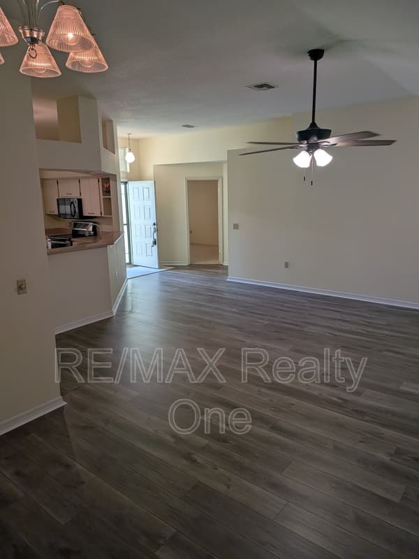 Beverly Hills House: 4210 North Mae West Way