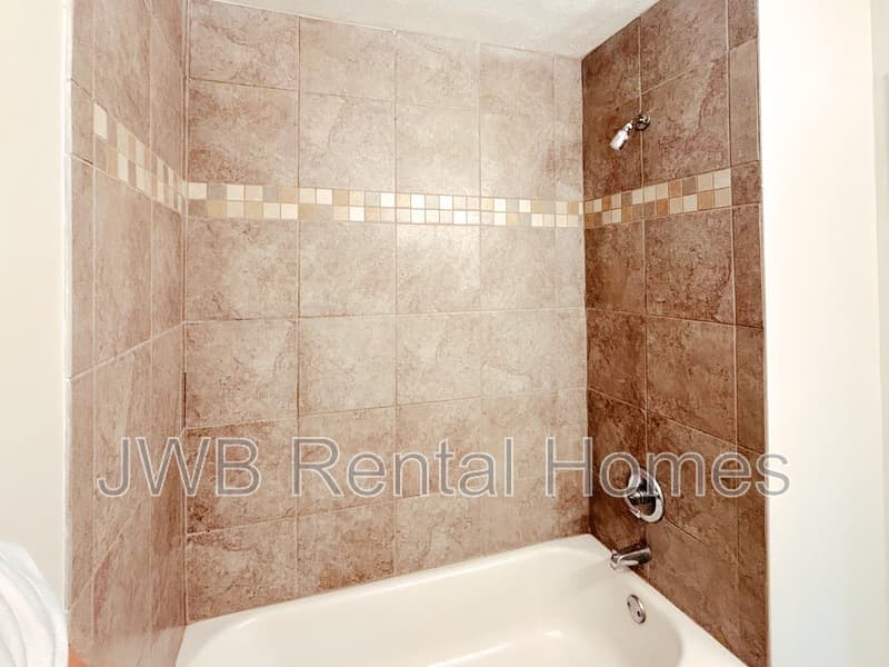 Jacksonville House: 7742 Kershaw Dr S
