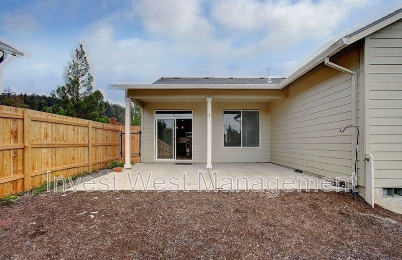 Washougal House: 1651 52nd Court