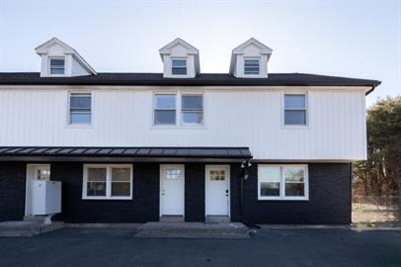 Southington House: 28 Aircraft Road
