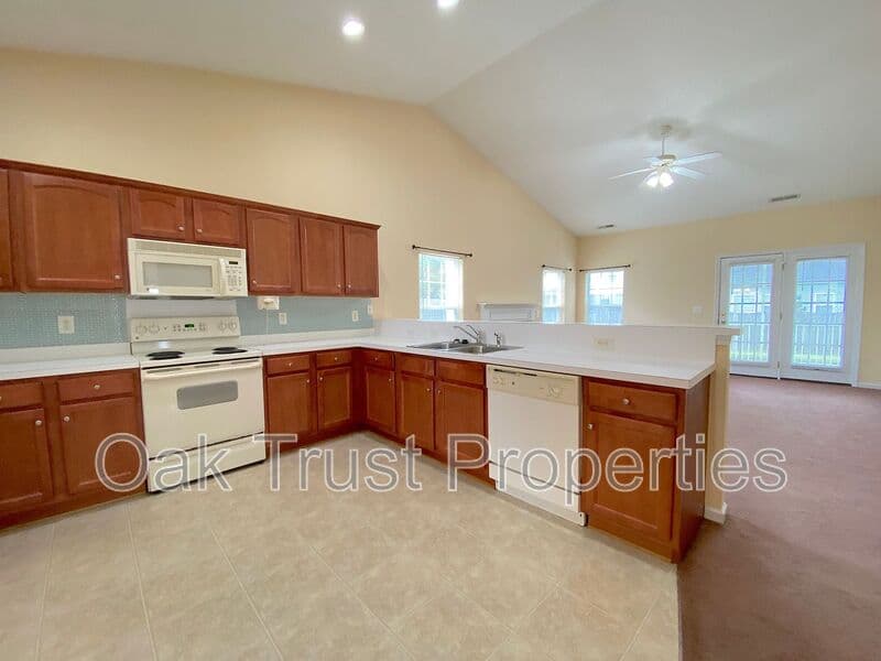 Goose Creek House: 119 Speer St