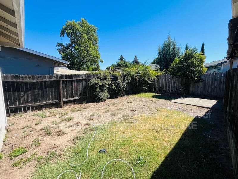 Ukiah House: 69 Lorraine St