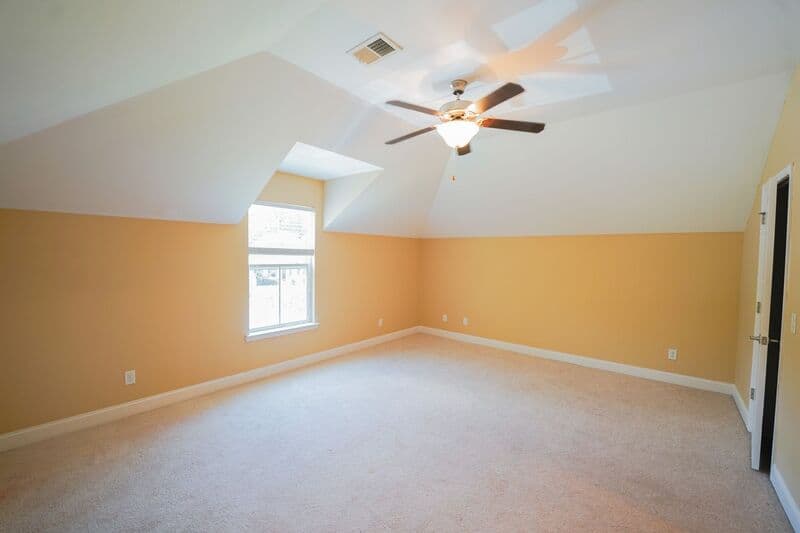 Richmond Hill House: 252 Cottonham Ct
