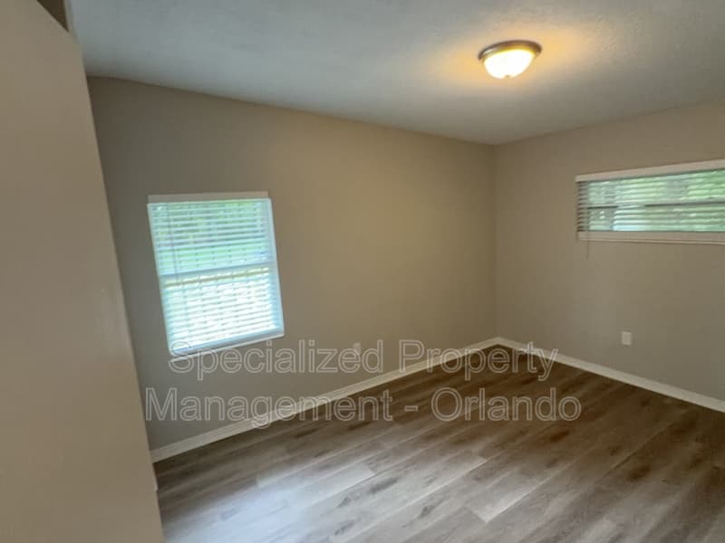 Orlando House: 5919 Holmes Dr