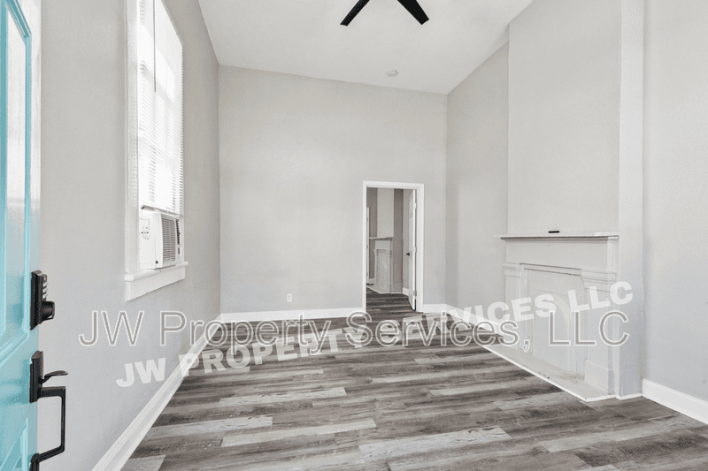 New Orleans House: 910-912 N Prieur St