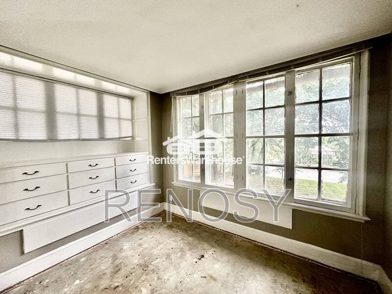 Des Moines House: 2500 Grand Ave