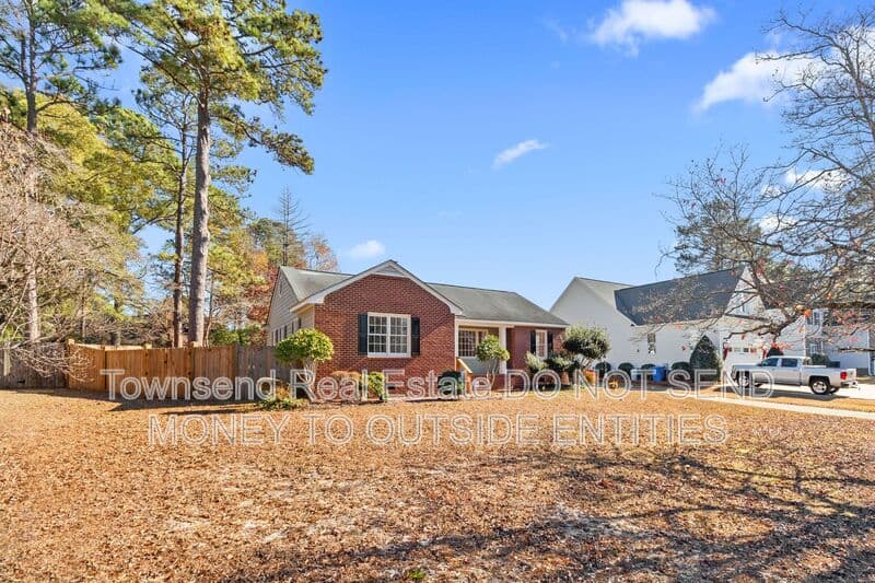Fayetteville House: 315 Fairfield Dr.