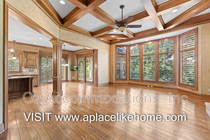 Loch Lloyd House: 16690 Country Club Ct