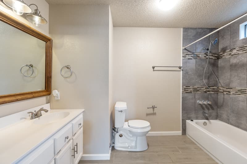Burnet House: 400 North River Oaks Drive