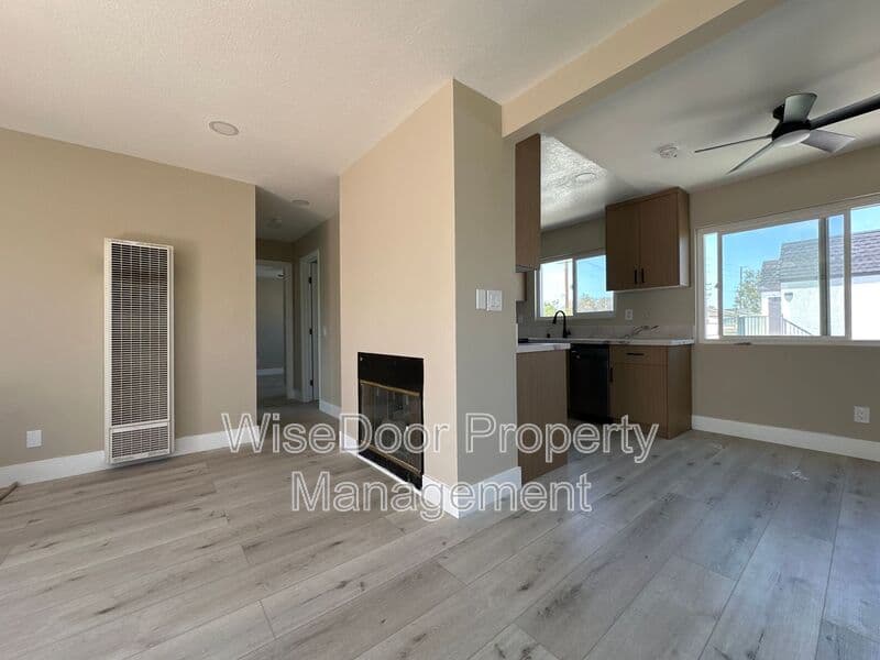 Huntington Beach Condo: 203 Nashville Ave