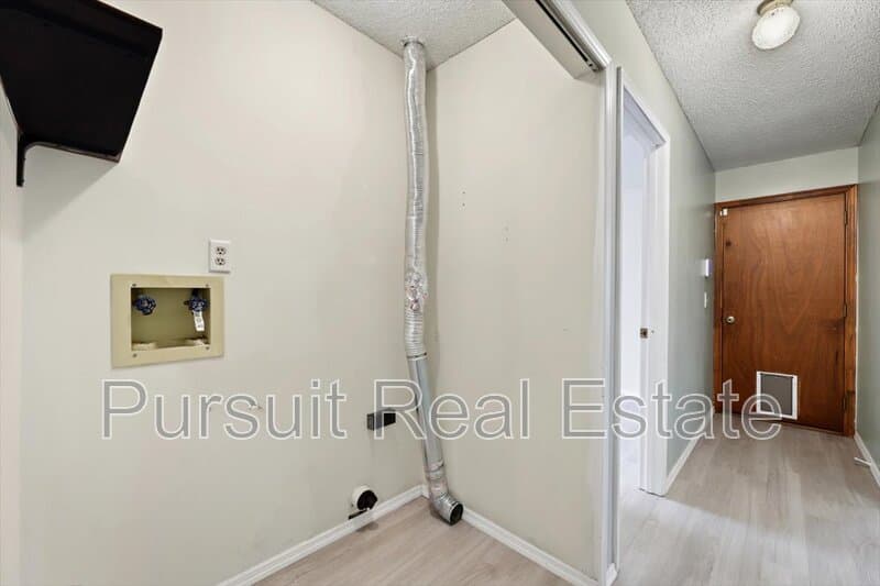 Jacksonville House: 3811 Millpoint Drive