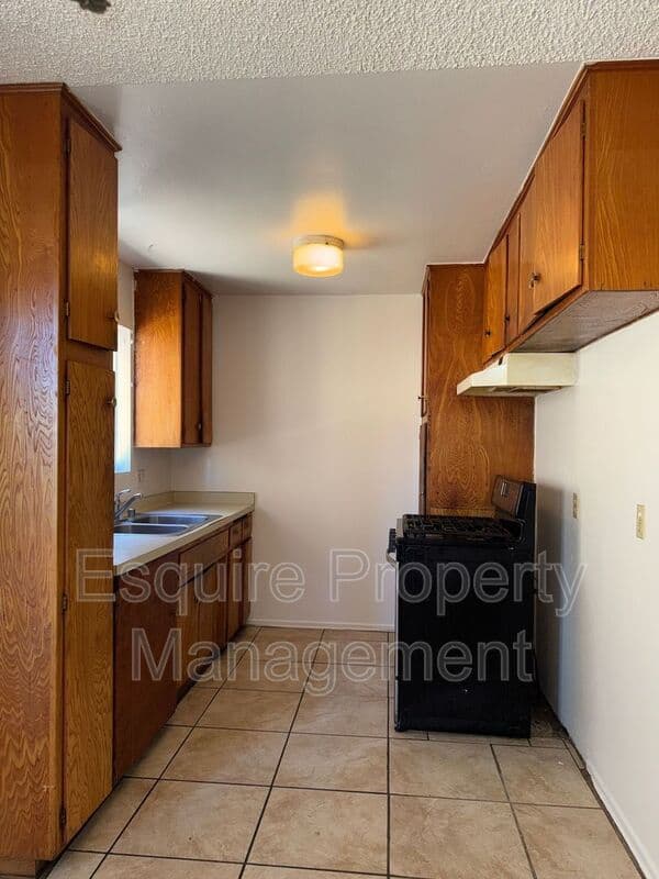 OXNARD Condo: 2070 N. VENTURA RD