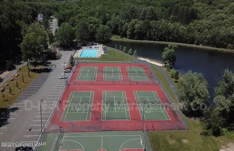 Bushkill Condo: 211 Dorchester Dr