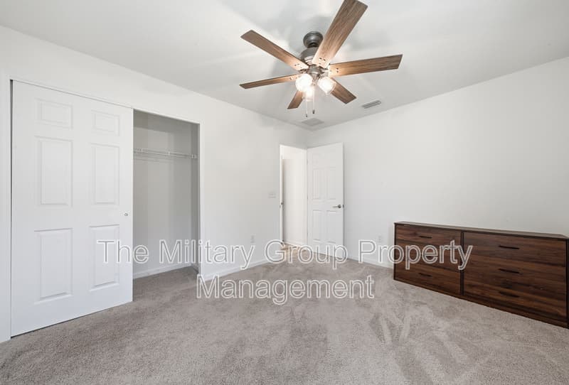 Jacksonville House: 6506 Sandler Lakes Drive