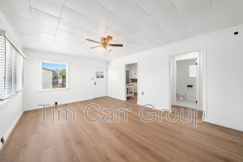 Costa Mesa Condo: 123 E 18th Street