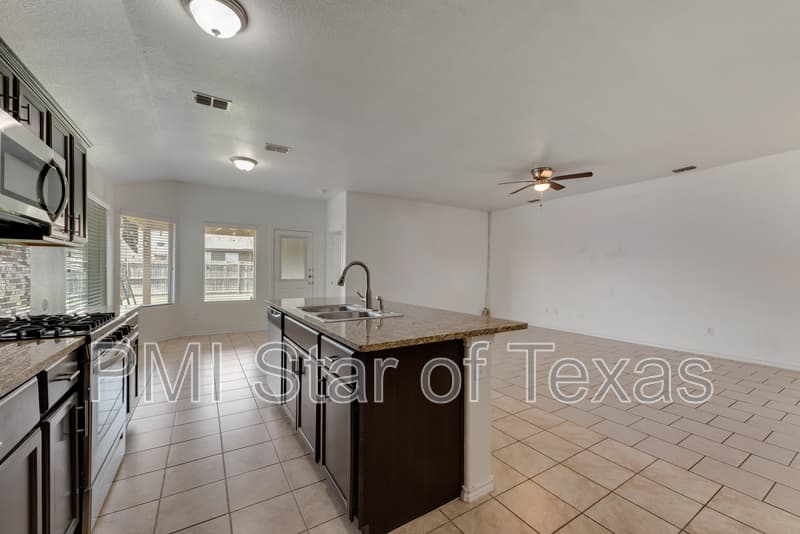 Fort Worth House: 6324 Spokane Drive