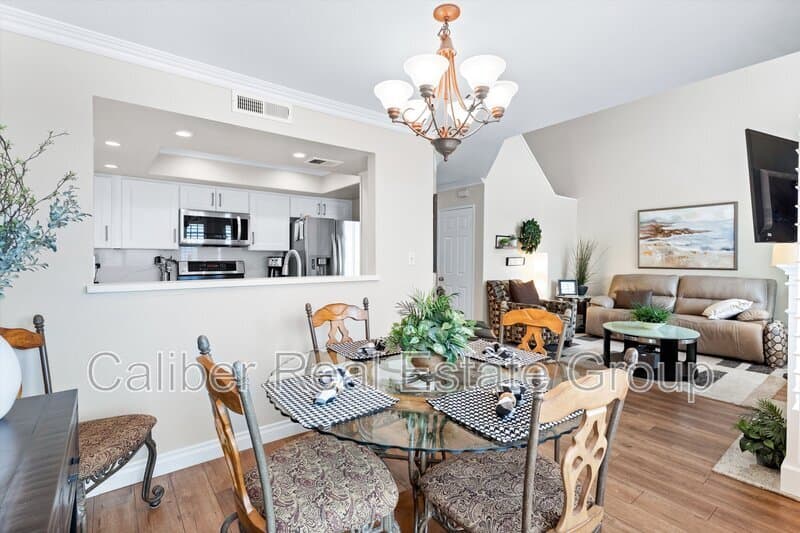 Anaheim Townhome: 1037 S Daybreak Ct
