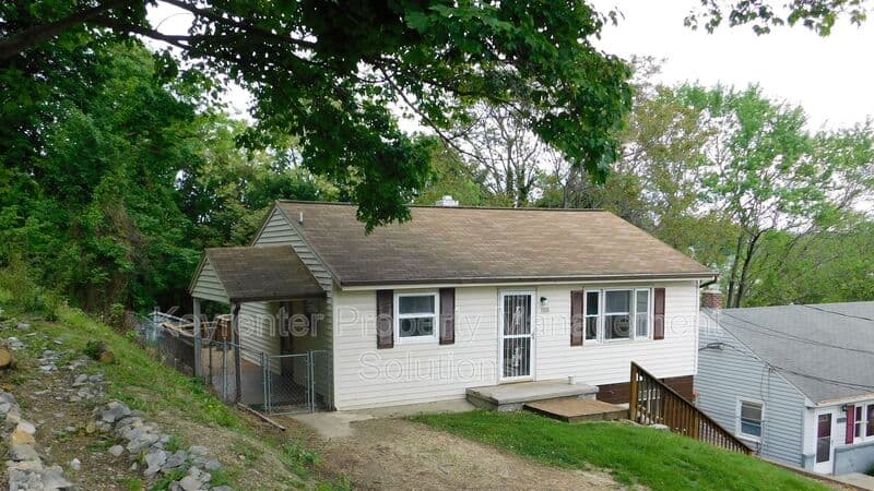 Staunton House: 1008 Perry St